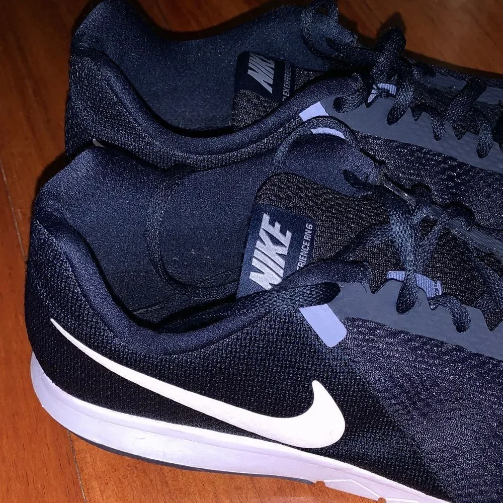 Nike navy men’s Mesh Sneakers with White Swoosh size 11.5